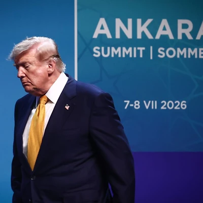 Portada del episodio Iran Strikes Overshadow NATO Summit; Emmy Noms With Expected Nods and Surprise Snubs